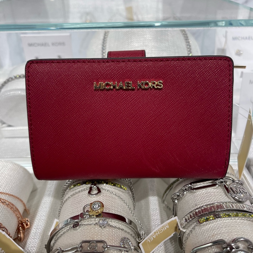 MICHAEL KORS Medium Bifold Zip CN Crossgrain Leather Wallet
Cherry 
NWT
